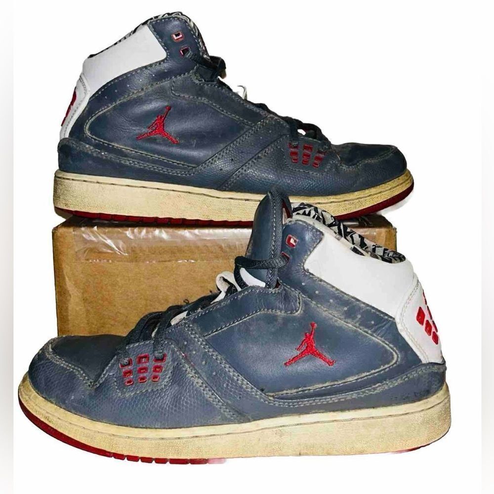 Boys Retro style Nike Jordan 1 Flight shoes size 5.5y‎